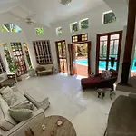 Villa del Mare / Centro da Ilha